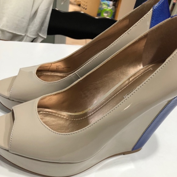 BCBGeneration Blue & Nude Peep Toe Wedge Heel Sz 7 - Picture 5 of 8